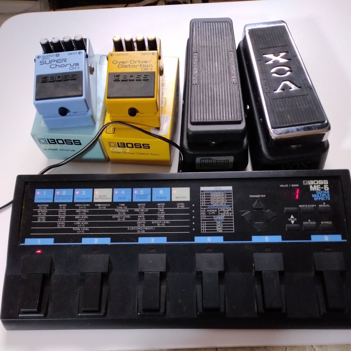 エフェクターまとめ　中古　　BOSS ch-1 os-2 me-6 VOX CRYBaBy セットジャンク？_画像1