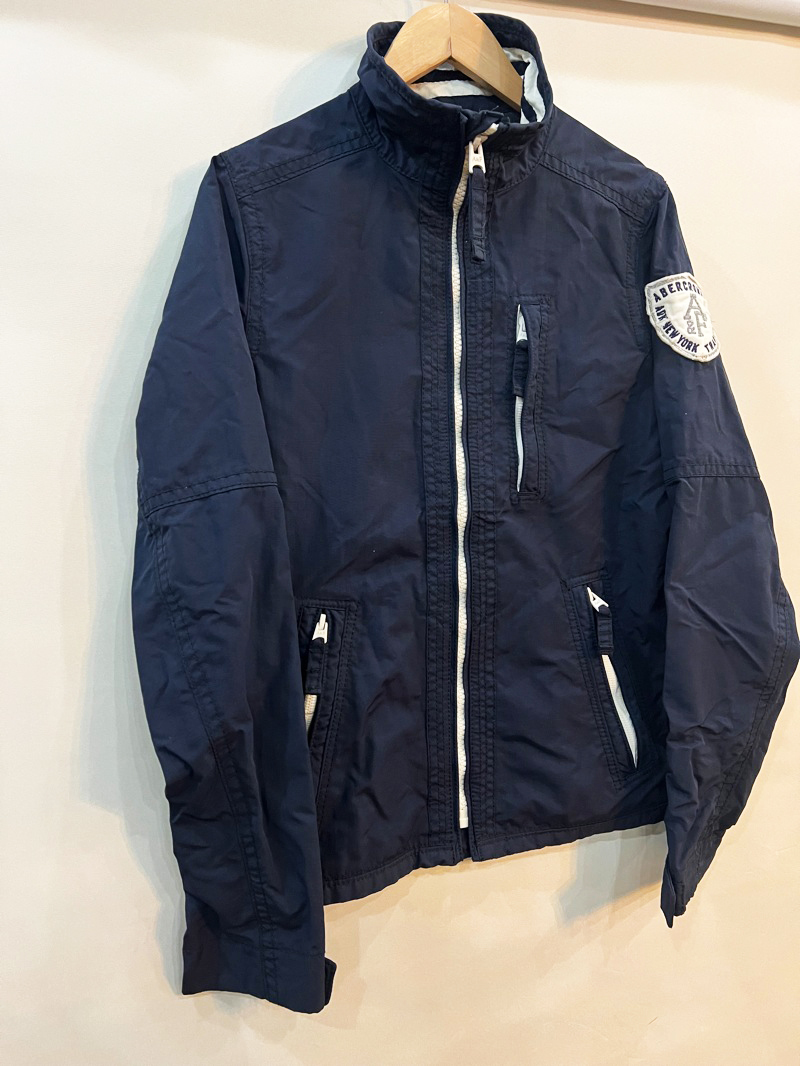 2203★Abercrombie＆Fitch/アバクロ SARANAC LAKE JACKET ワッペンデザインライトブルゾン メンズ Sサイズ ナイロンジャンパー ネイビー★_画像5