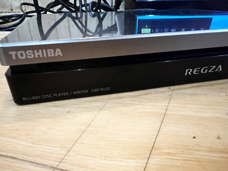 通電/接続確認済 TOSHIBA/東芝 REGZA レグザ ブルーレイディスクPLAYER/WRITER DBP-R500 2013年製 ※リモコン欠品 現状_画像2