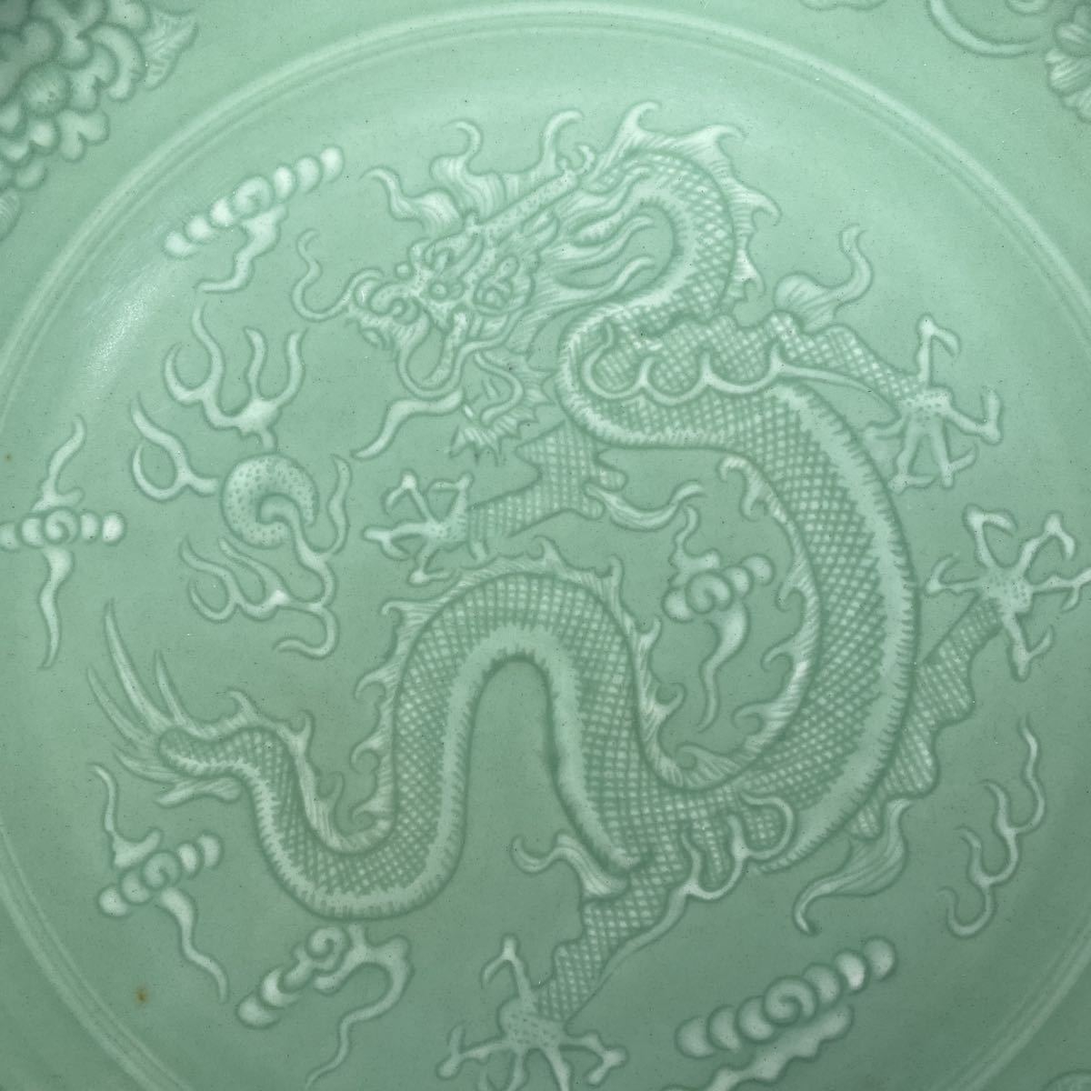 中国古美術　中国景德鎮製　大清乾隆年製　古玩　染付　青磁　皿　大皿　龍　サイズ φ40㎝　7-085_画像6