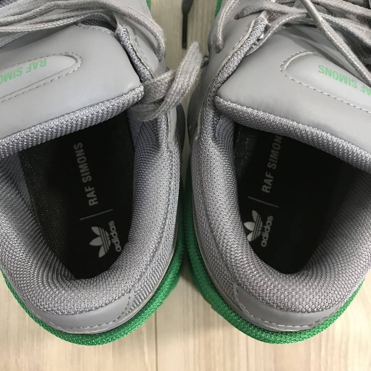 ADIDAS × RAF SIMONS ★ ロゴ スニーカー / グリーン raf simons adidas originals OZWEEGO ラフシモンズ アディダス