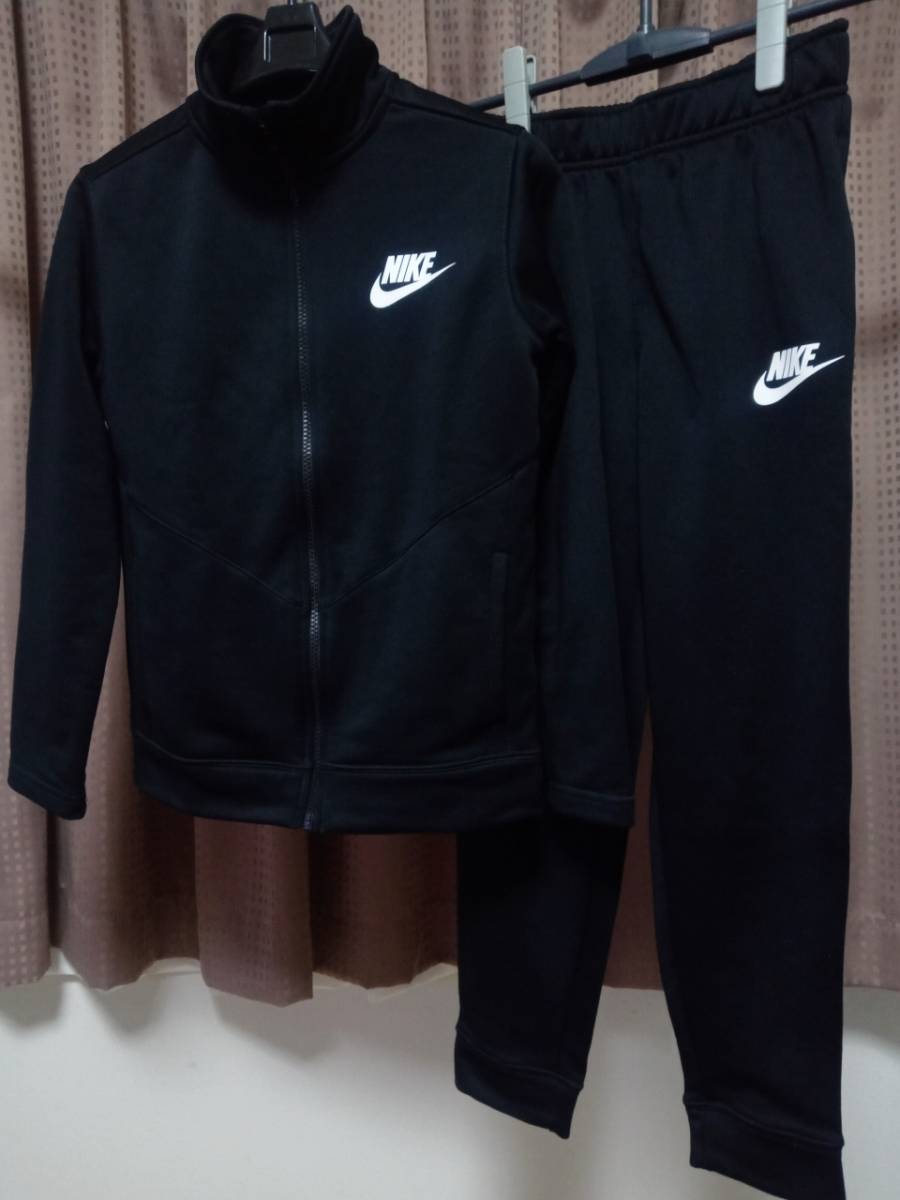 良品中古!!☆子供服 NIKE ジャージ 上下セット ナイキ 黒 良品中古!!☆子供服 NIKE ジャージ 上下セット ナイキ 黒