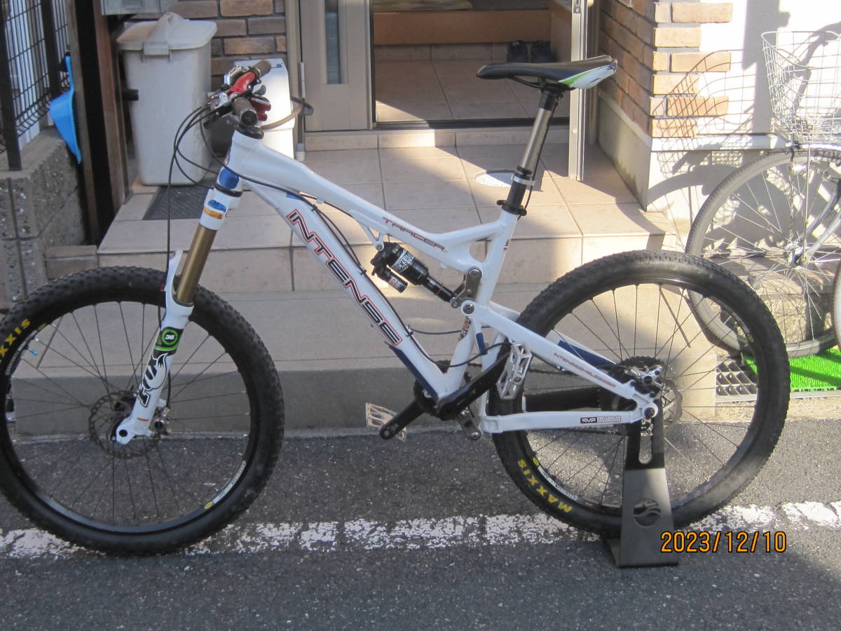 Используемый горной велосипед интенсивный M 26 дюймов