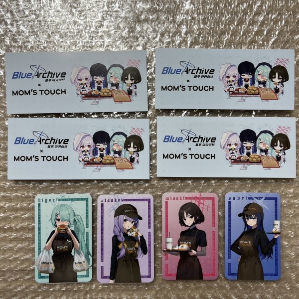 Blue Archive ｘ MOM'S TOUCH ブルーアーカイブ ブルアカ 全４種 サオリ ミサキ ヒヨリ フォトカード トレカ ＆ クーポン_画像1