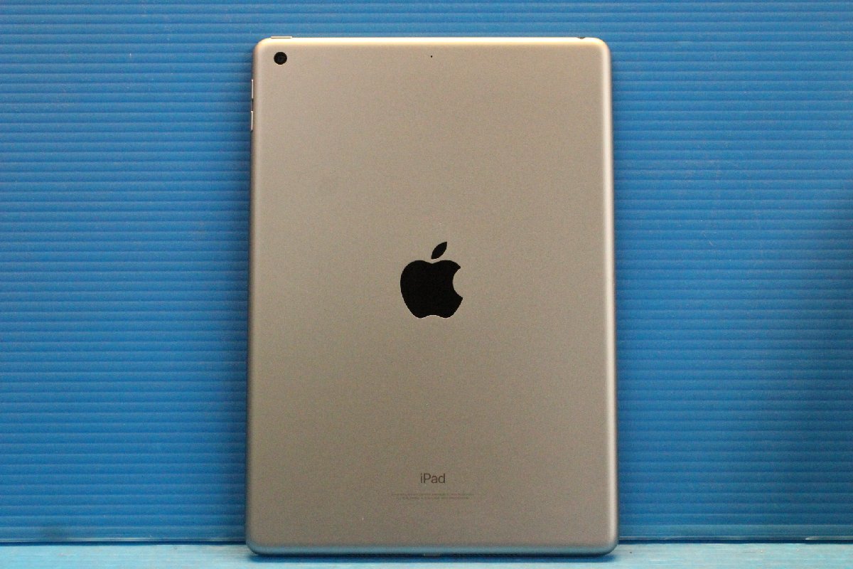 ■Apple■ Apple iPad 第6世代 Wi-Fiモデル 32GB スペースグレイ [MR7F2J/A] / 外箱、AC、ケーブル付属_画像2