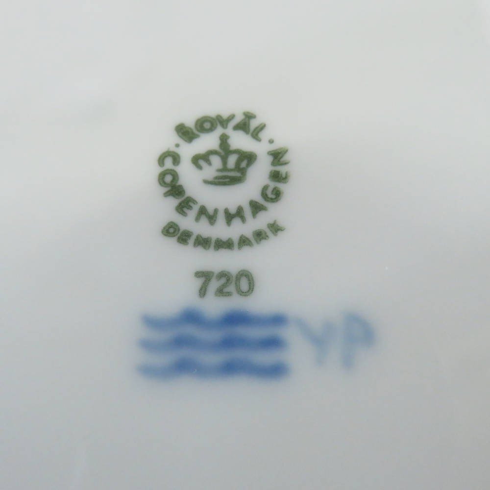 美品 ROYAL COPENHAGEN ロイヤルコペンハーゲン メッテ ハネマン 中皿 1枚 20cmプレート 飾皿 バラ フラワー ブルー SM1490B3_画像2