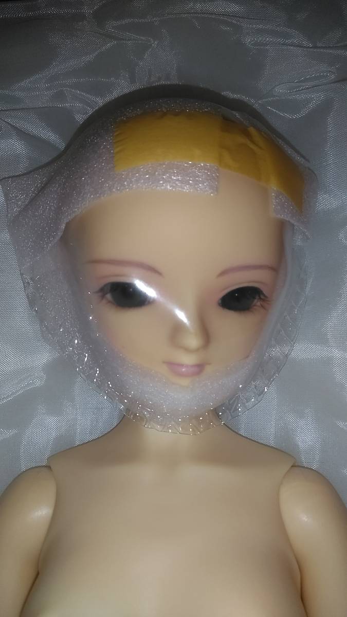 お顔。小顔でまつげがきれいです。