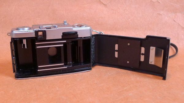 k536 OLYMPUS PEN EE-2 ボディとレンズ D.zuiko 1:3.5 f=28mm レンジファインダー サイズ：約 幅11×高さ7×奥行4.8ｃｍ /60の画像8