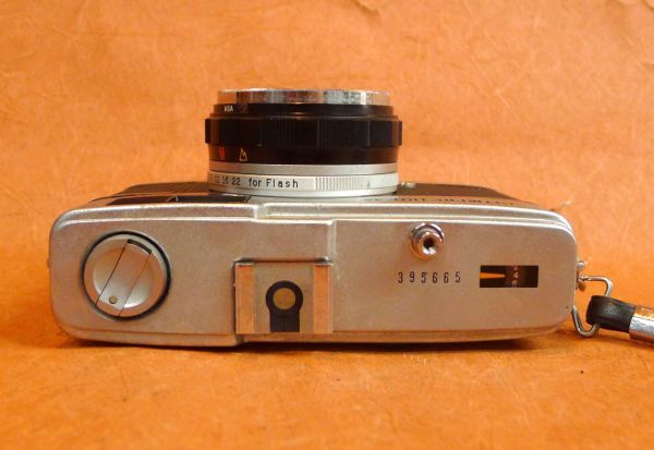 l139 OLYMPUS TRIP 35 レンジファインダー フィルムカメラ サイズ：約 幅11.5×高さ7×奥行5.5ｃｍ /60_画像4