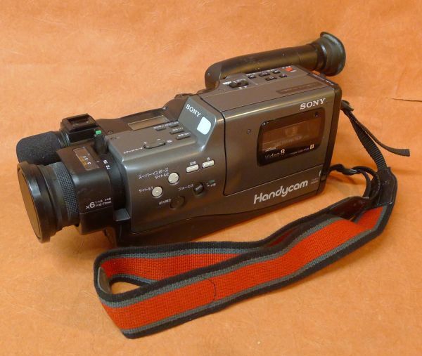 l301 SONY 8mm CCD-F330 8ｍｍビデオカメラ アンティーク レトロ サイズ：約 幅9.5cm×高さ11.5×奥行31.5ｃｍ /80の画像1