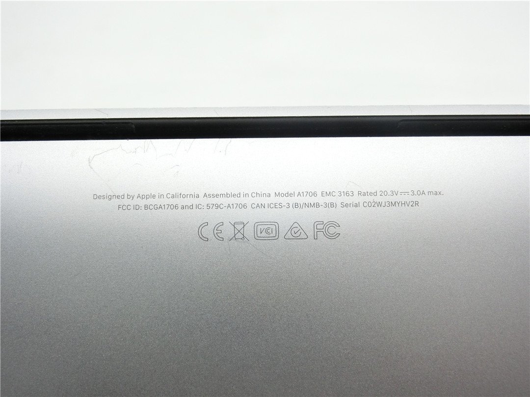 中古　MacBookPRO　A1706　英語キーボード 　グレー　通電しません　本体止めネジ欠品　詳細不明　ノートPCパソコン　ジャン_画像8