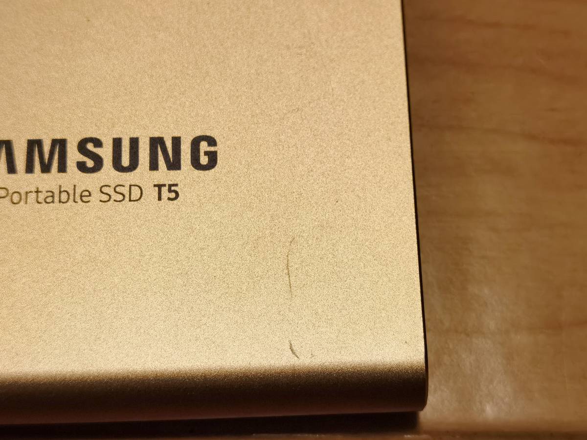 ほぼ新品 総書込量30GB Samsung 外付けSSD GOLD T5 1TB USB3.1 Gen2 ハードウェア暗号化 本体とケーブル 外箱なし　ヤマト ネコポス発送
