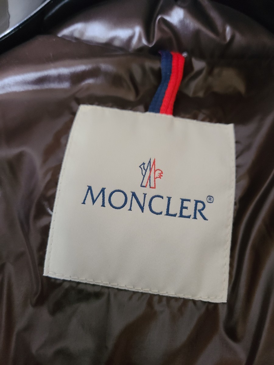 美品　MONCLER　モンクレール　　キッズ フード　ロゴワッペン付 ダウンコート　ダークブラウン　キッズ　152cm　_画像4