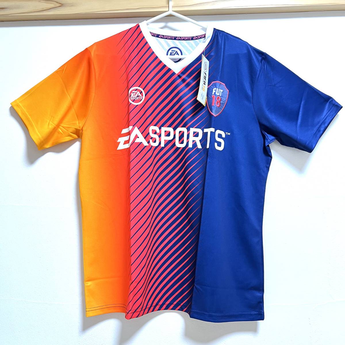 EA SPORTSイーエースポーツ☆サッカーゲームシャツ☆FIFA18☆フィファ18☆XL②_画像1