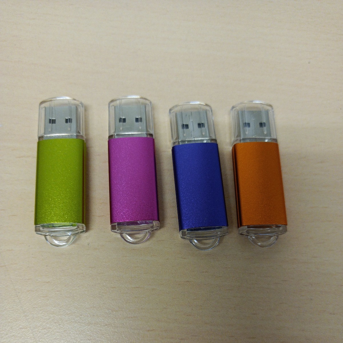y011805e KOOTION USBメモリ 32GB 4個セットUSB 2.0 フラッシュ キャップ式 ストラップホール付き ドライブ 紫 緑 ピンク オレンジ_画像1