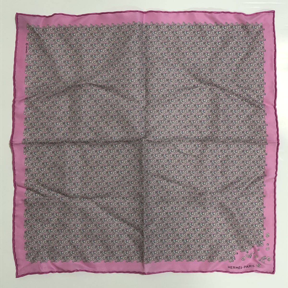 美品エルメス プチカレ ポケットチーフ H柄 シルク オレンジ タグ付き 美品エルメス プチカレ ポケットチーフ H柄 シルク オレンジ タグ付き