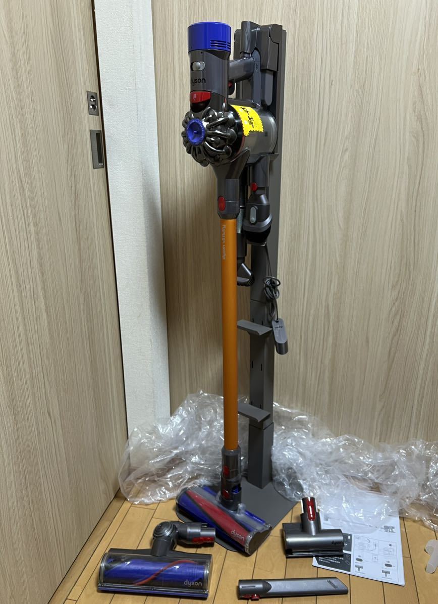 （動作品）dyson SV10ダイソン コードレスクリーナー V8 スタンド付き 附属品多数（新品 大容量バッテリーとフィルター交換済み） (C-7)_画像1