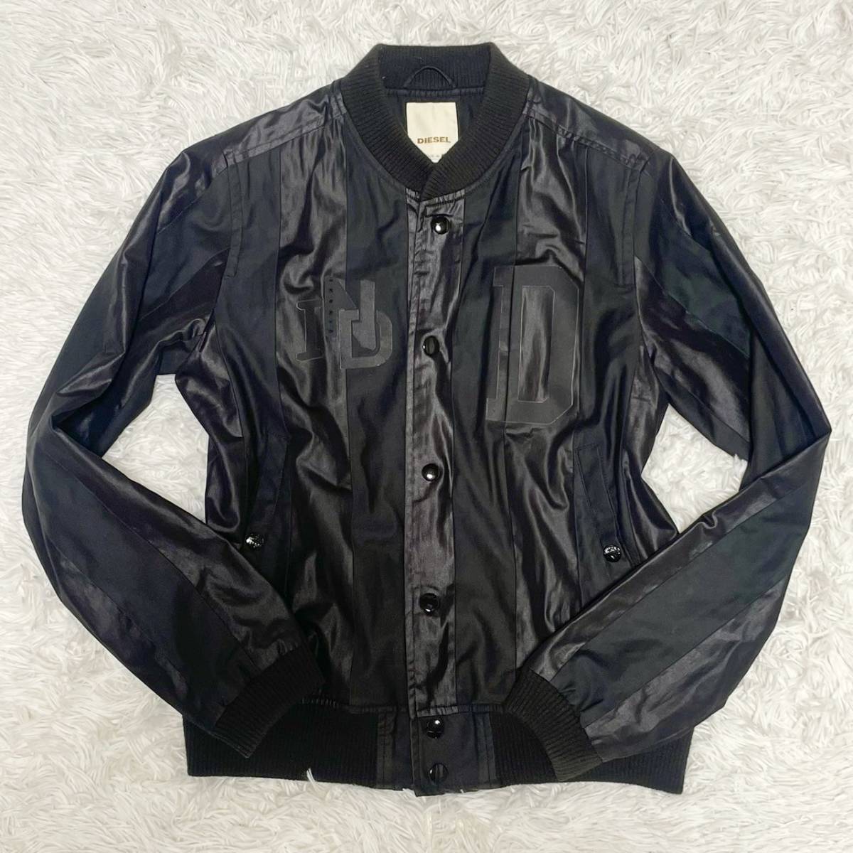 ★美品/Lサイズ★ディーゼル/DIESEL 切替レザー Dロゴ ジャケット MA-1 ボンバー メンズ ブラック　派手柄　型押し　フラッグプリント_画像4