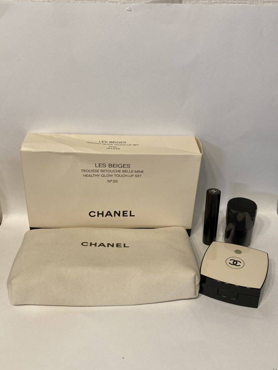 I4A331◆新古品◆ シャネル CHANEL レ ベージュ　タッチアップ キット NO20 ファンデーション リップクリーム スポンジ セット ポーチ付き_画像1