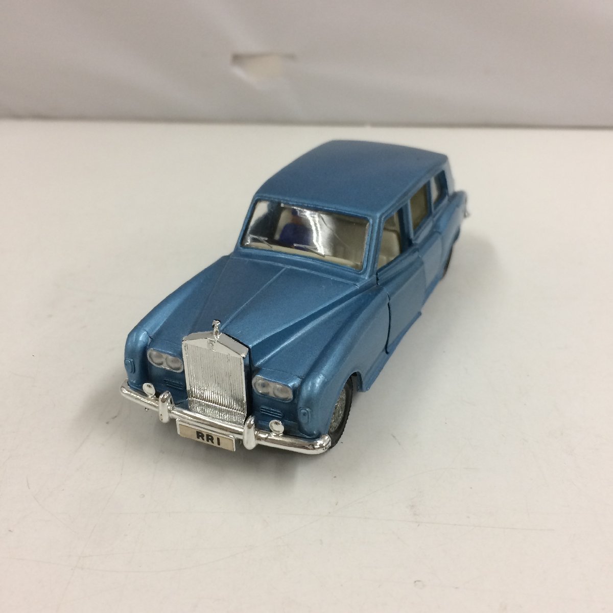 f300*80 【傷汚れ有】 DINKY ROLLS ROYCE PHANTOM V ロールスロイス ファントム 青メタ 箱無 1/43 イギリス製_画像2