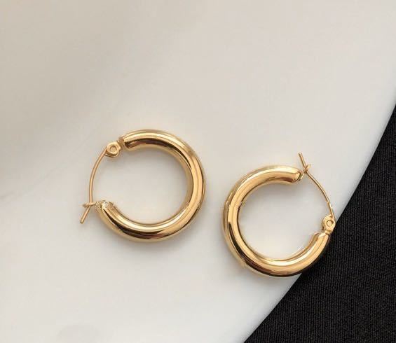 Обруча пронзила 14 -каратные золотые кольцо с пирсингированными серьгами повседневное стандартное использование аллергического аллергического титана элегантно высокая высокая