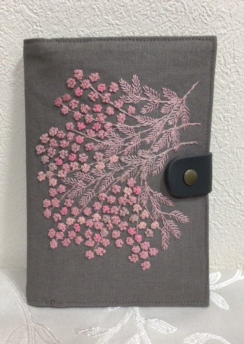 お花と鳥さんの手刺繍　お薬手帳カバー　ハンドメイド_画像9