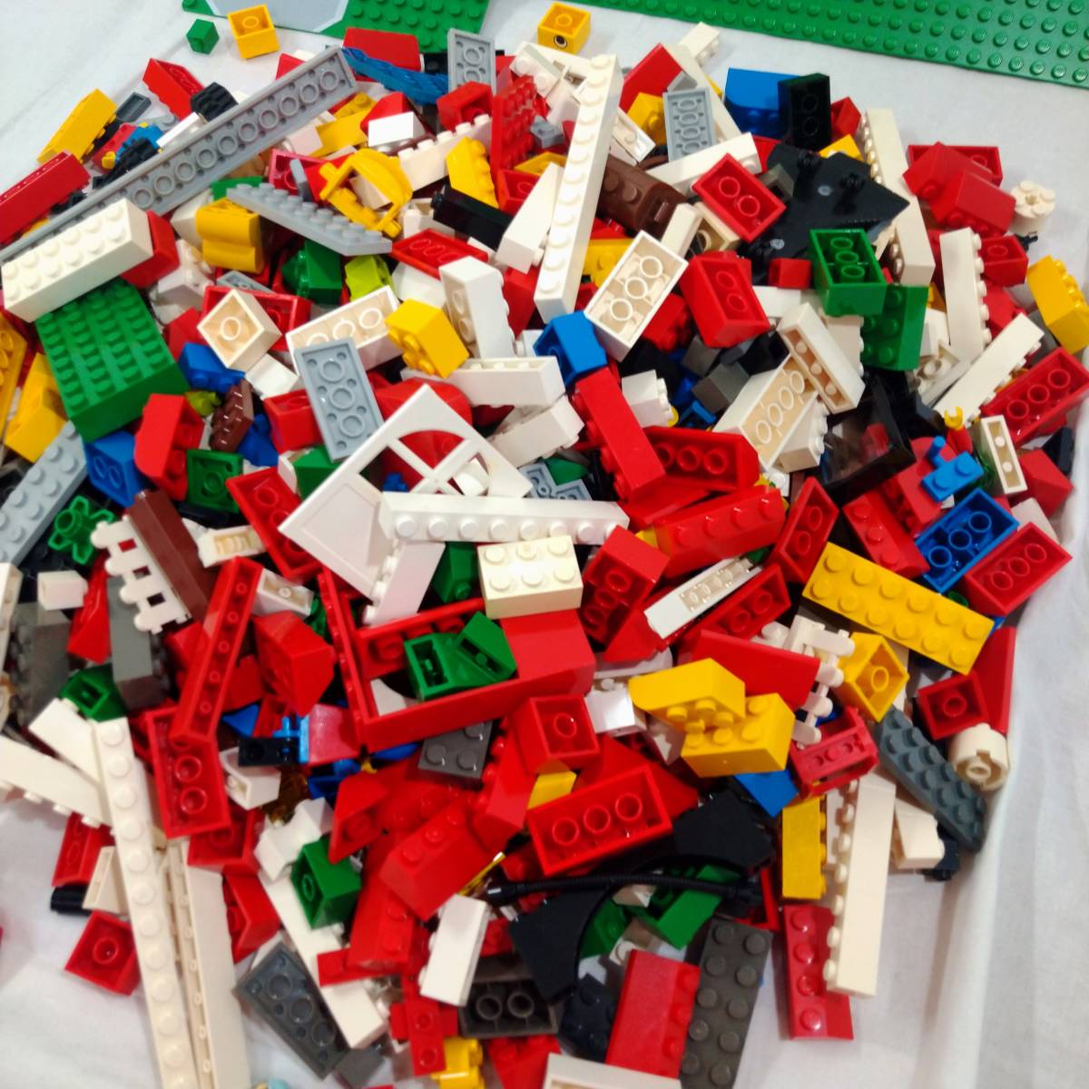 【大放出】レゴ ブロック 大量まとめ ビニール袋約一杯分【LEGO 玩具 おもちゃ 創作 知育 トイ TOY 積み木】の画像2