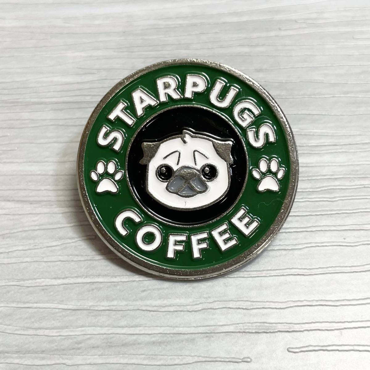 【ピンバッジ】STARPUGS COFFEE スタバ パロディ パグ 犬_画像1