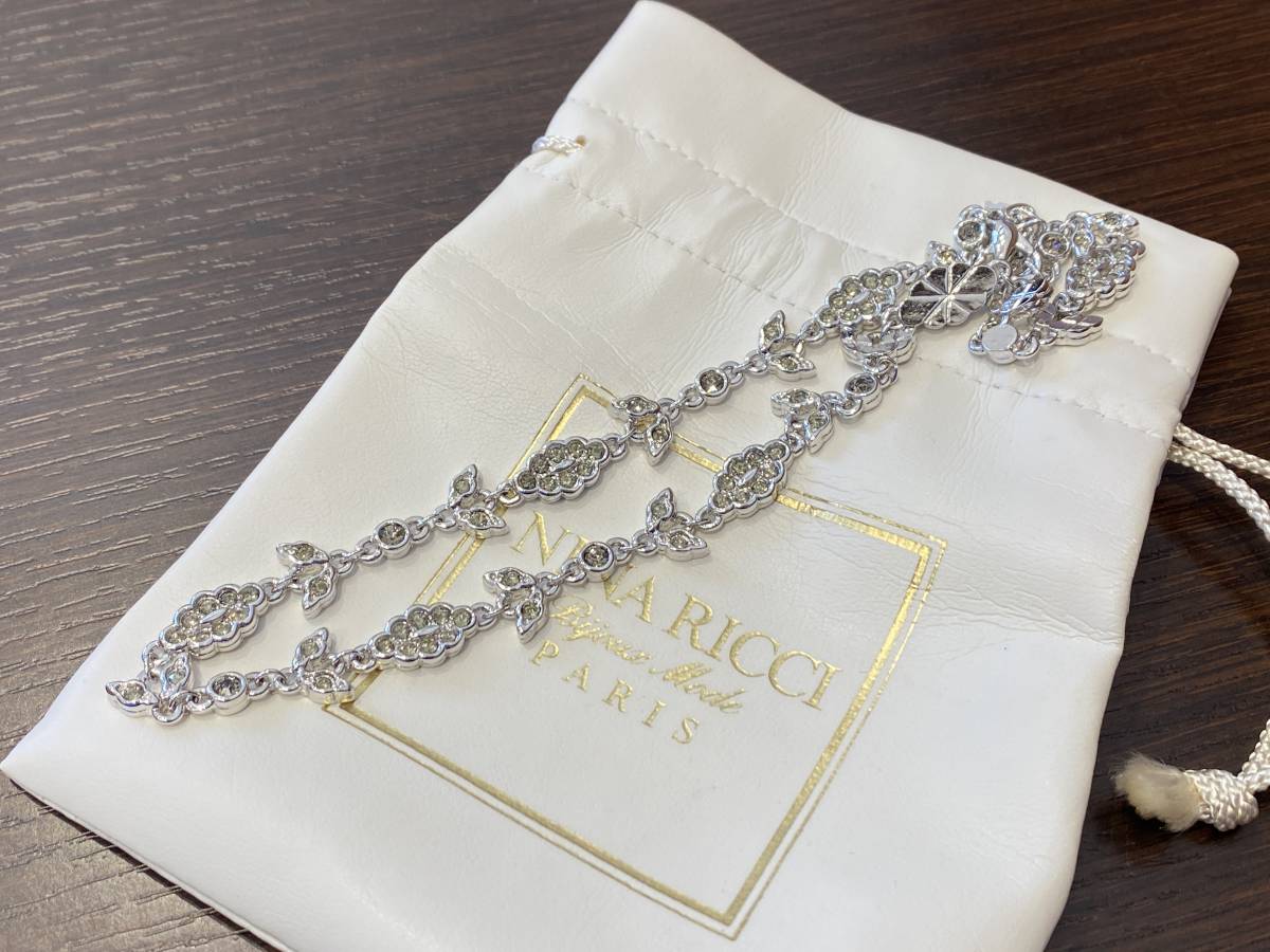 中古品　ニナリッチ　NINA RICCI　ネックレス　シルバーカラー　ラインストーン　リバーシブル　フラワーベース　葉モチーフ　保存袋★761_画像1