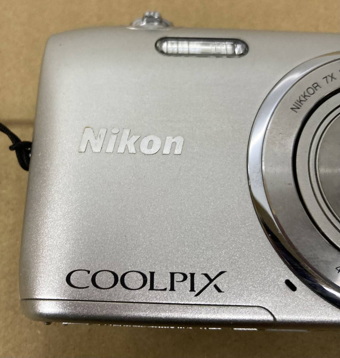 SY2250　コンパクトデジタルカメラ NIKON COOLPIX S3500(本体/バッテリー)未確認 ジャンク品_画像2