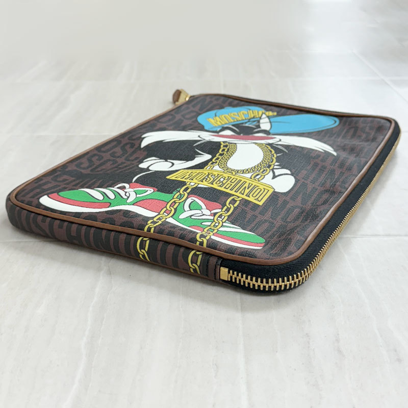 【NF-16】中古　MOSCHINO モスキーノ × シルベスター iPad タブレット ケース　キャラクタープリント クラッチバッグ　イタリア製_画像3