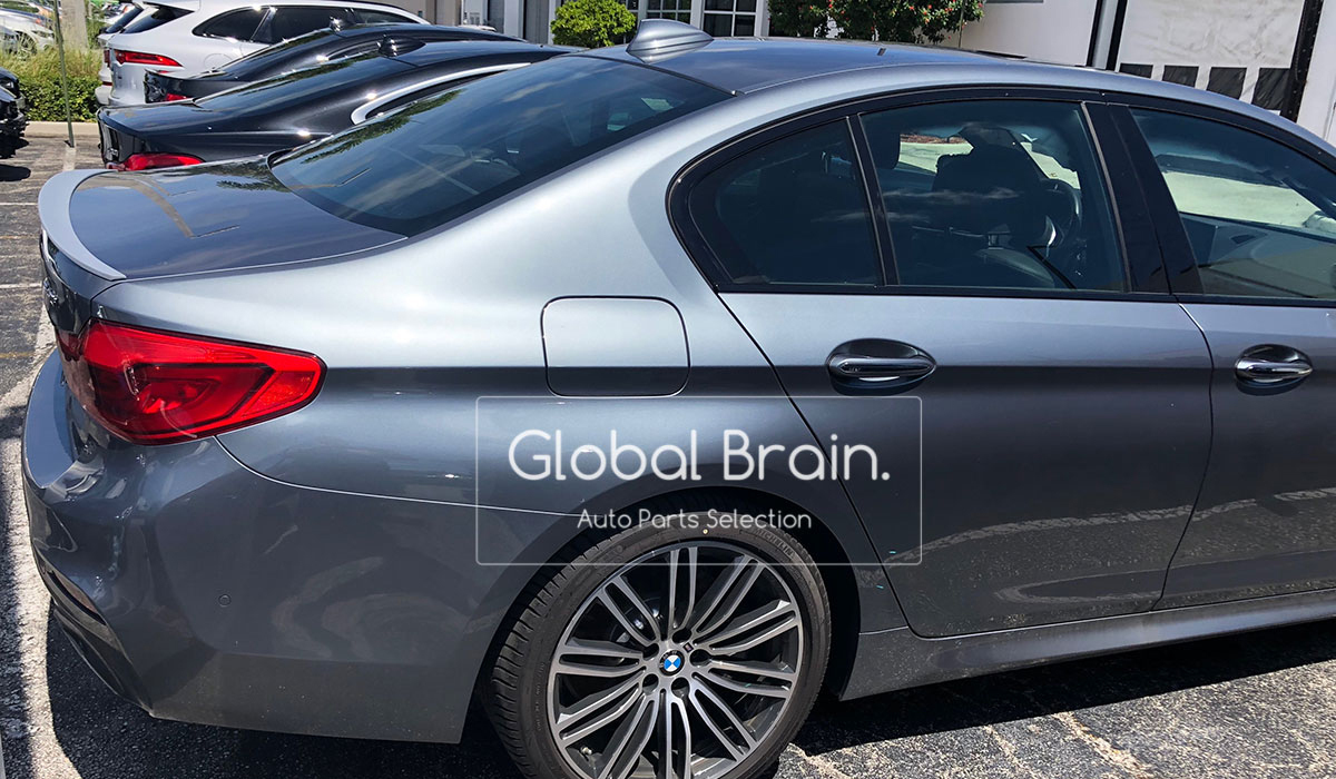 2017-2018 BMW G30 5シリーズ リア トランク スポイラー / 純正色塗装可 リア エアロ リップ ウイング カバー トリム ディフューザー M5_画像1