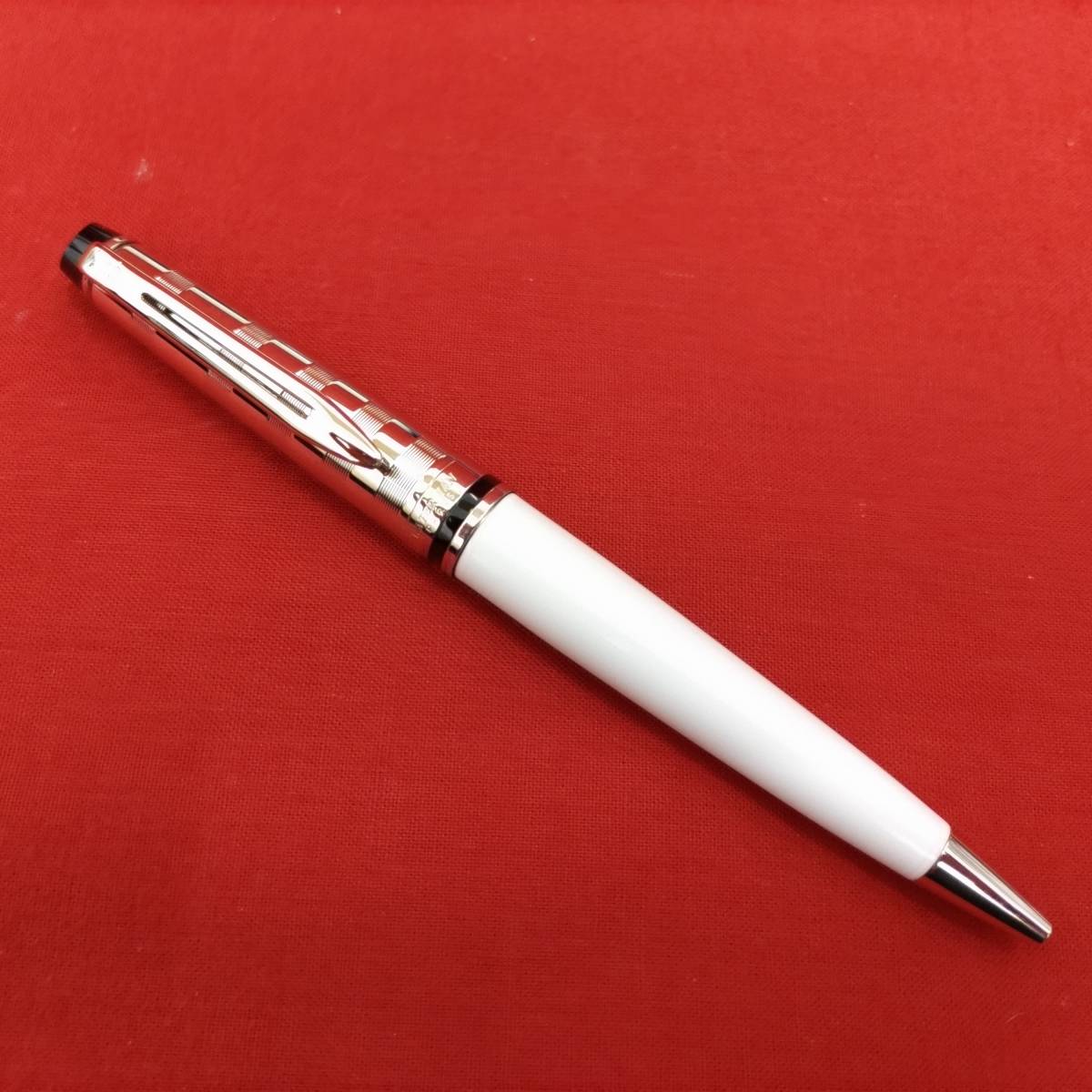 【5184】★ WATERMAN ウォーターマン ボールペン エキスパートデラックス ホワイト ★ 油性 筆記○ インク黒 箱付き ★ 未使用経年保管品_画像2