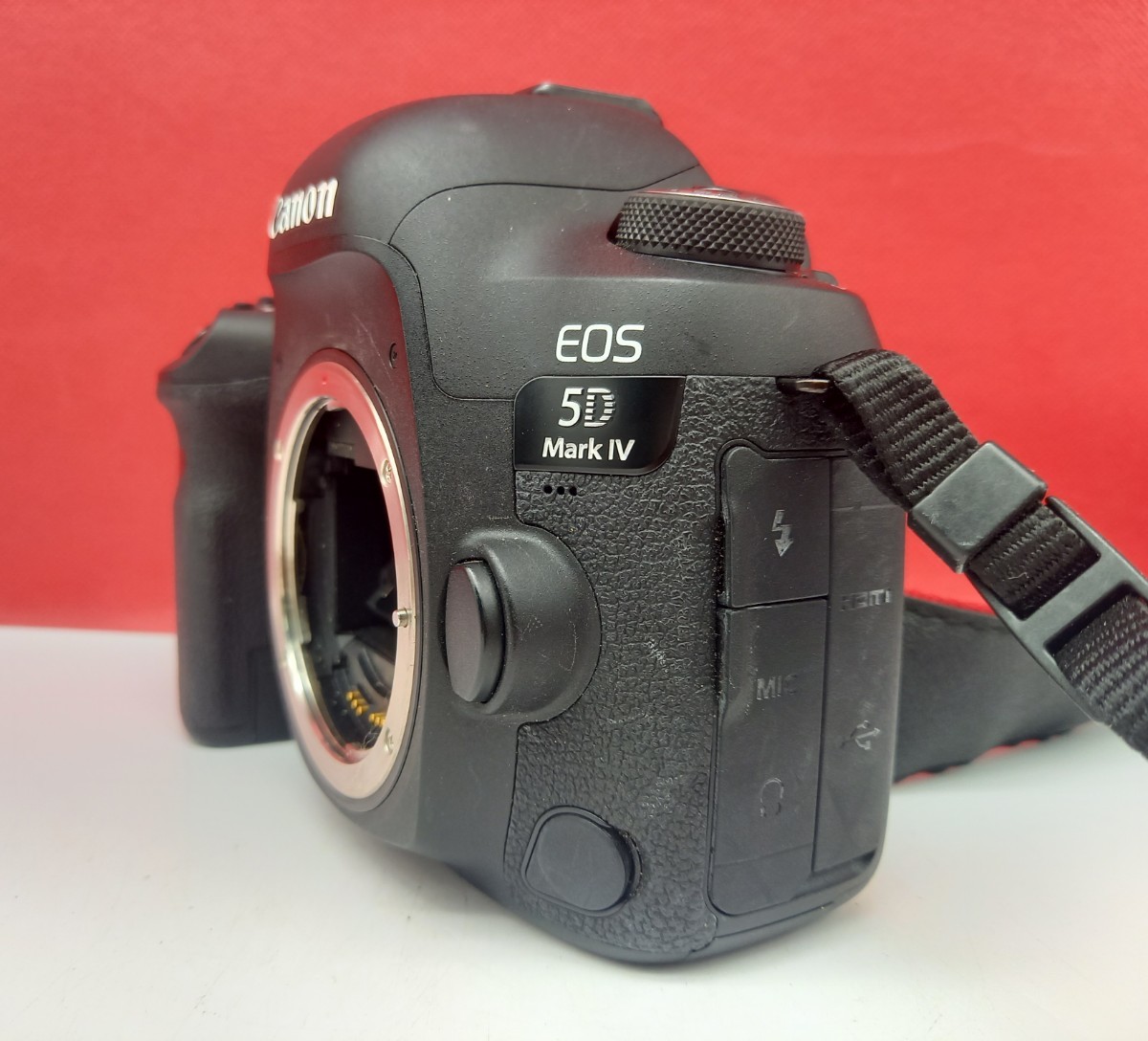 ■ Canon EOS 5D Mark IV デジタル 一眼レフ カメラ ボディ 動作確認済 シャッターOK バッテリー 充電器 付属品 キャノン_画像2