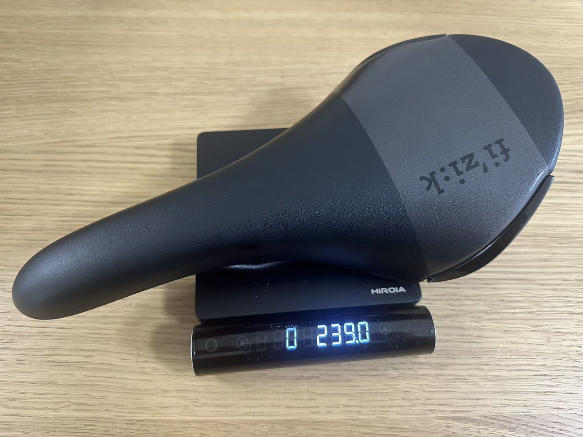 fizik ALIANTE フィジーク　アリアンテ　ブロンプトンサドル_画像1