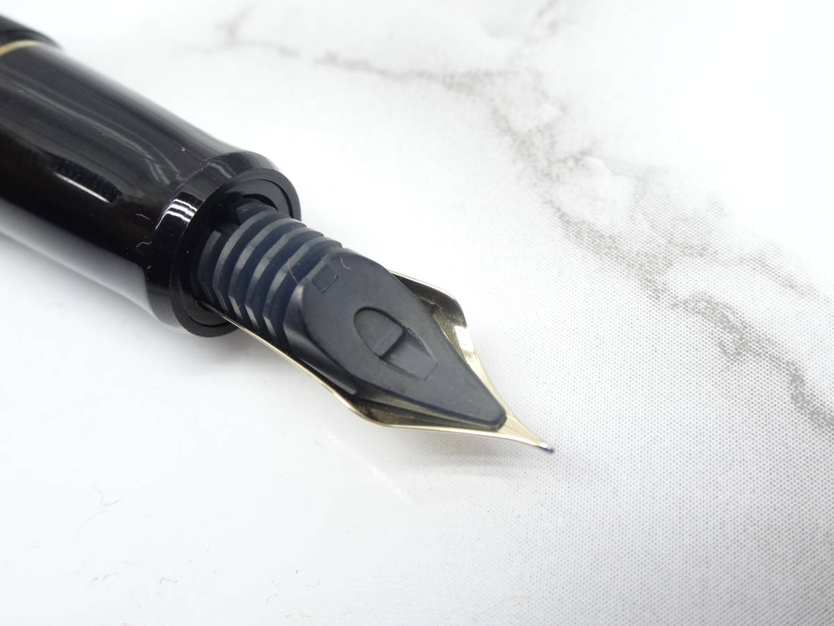 ★新同美品 PILOT パイロット CUSTOM74 万年筆 14K-F コンバーター ケース付き_画像8