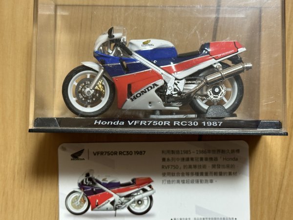 ◆即決◆希少◆台湾セブンイレブン限定商品★ミニカー ホンダ Honda VFR750R RC30 1987　1/24 検索：京商 ミニチャンプス_画像1