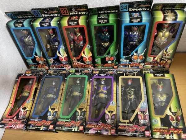 【中古美品】バンダイ　仮面ライダーヒーローシリーズ ソフビセット（１２体・箱付）_画像1