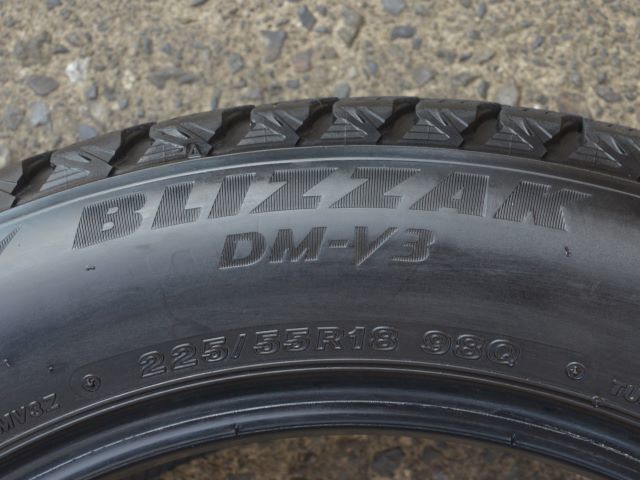 ブリヂストン ブリザック DM-V3 225/55R18 225/55-18 98Q SUV 4X4用 2019年製中古スタッドレスタイヤ2本セット 東京 八王子 店頭取付OK_画像5