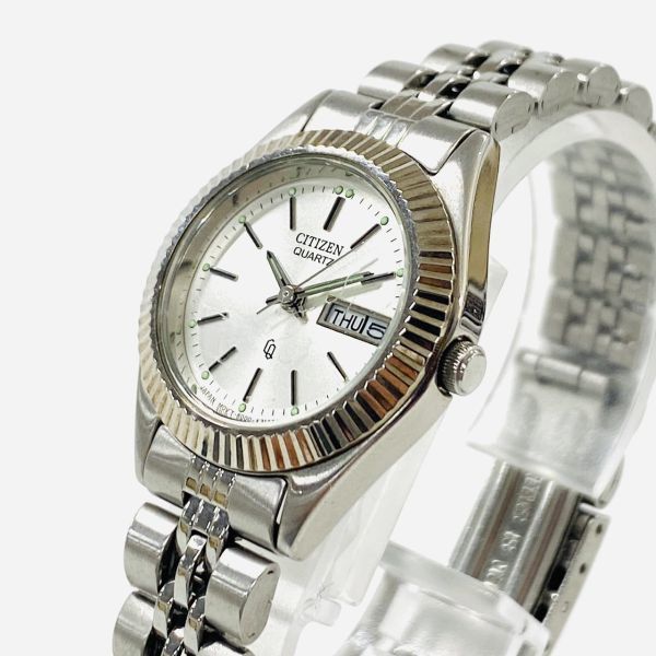 X606-Z5-657 ◎ CITIZEN シチズン デイデイト QUARTZ クォーツ 3針 レディース 腕時計 シルバー文字盤 6000-K09338 ウォッチ 時計 小物 ④_画像2