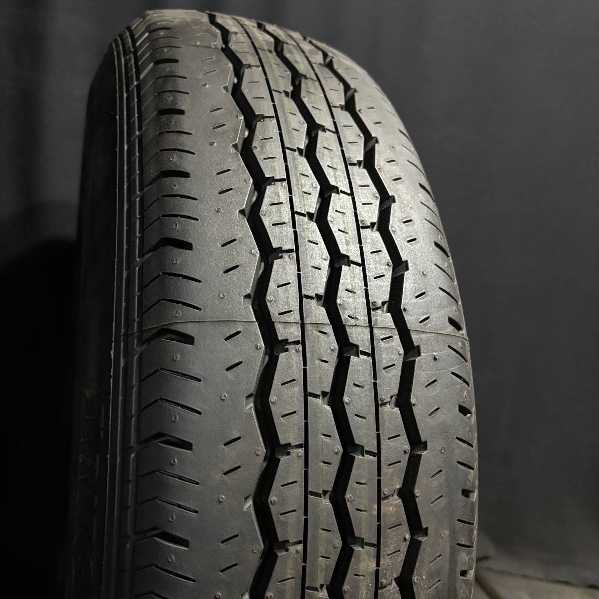 ほぼ新品★ ハイエース純正★ 2021年製★ 195/80R15 ブリヂストン RD613 夏タイヤ ４本セット 新車外しの画像8