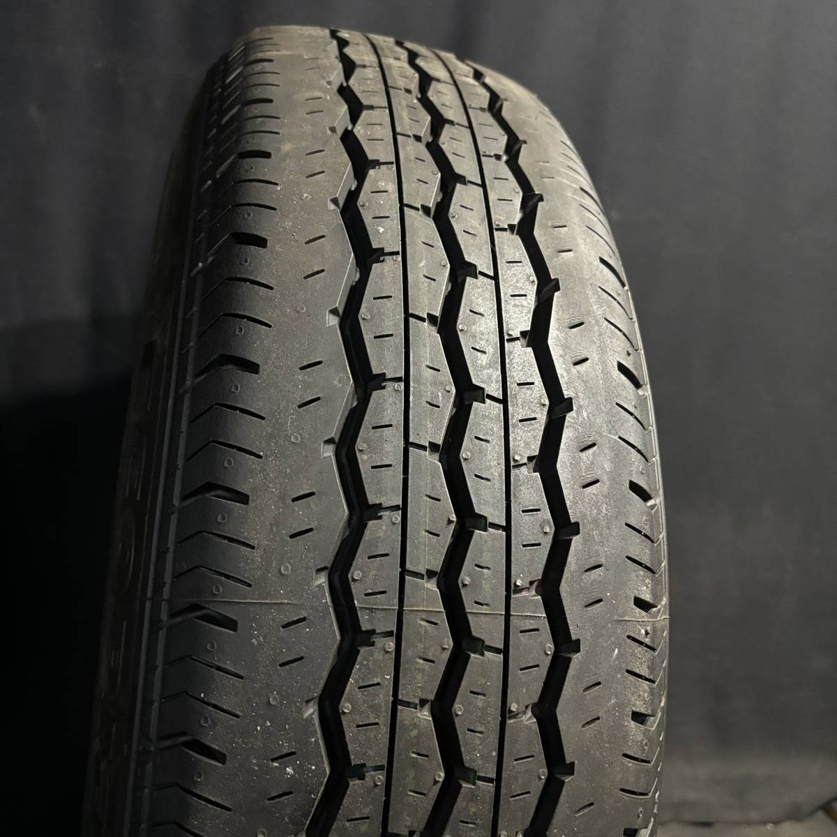 ほぼ新品★ ハイエース純正★ 2021年製★ 195/80R15 ブリヂストン RD613 夏タイヤ ４本セット 新車外しの画像6