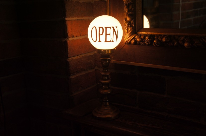 フランスアンティーク 真鍮製 燭台 OPENサイン テーブルランプ/オープンサイン/キャンドルホルダー/リメイク/蝋燭/スクールハウス/antique_画像4