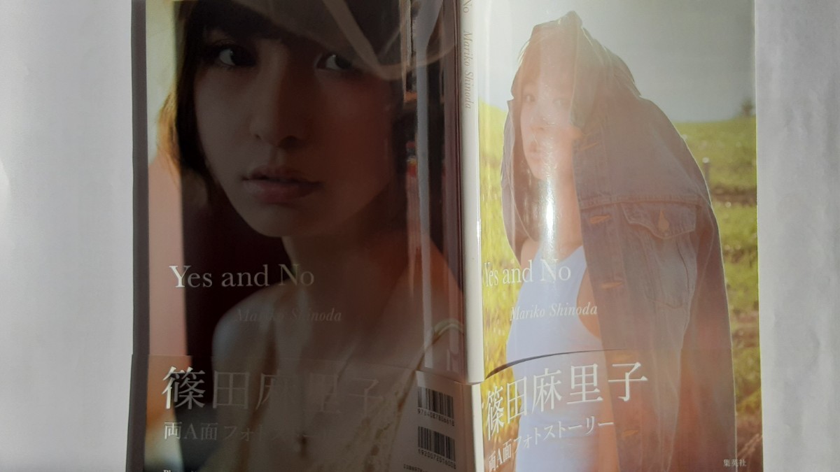 篠田 麻里子 写真集「両A面フォトストーリー」12.11.30発行_画像2