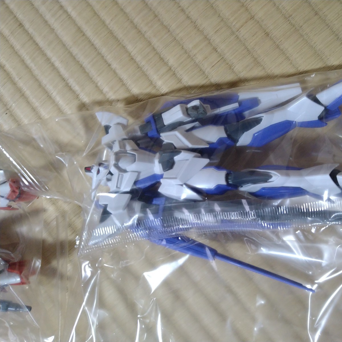 HG 00　ダブルオー　1/144　アイズガンダム　キャラホビ2010　限定　タイプダーク　通常版　素組み　組み換え　ジャンク　セット_画像5