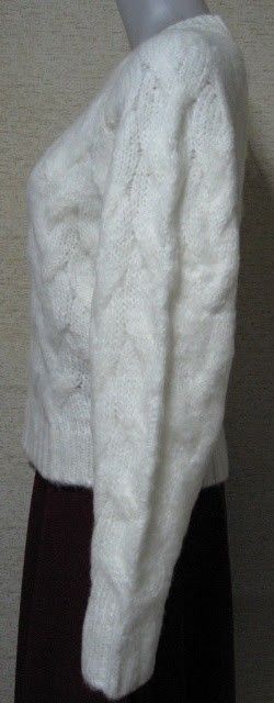 ★未使用★　神戸レタス　もちふわっと感　暖かい　起毛タムニット素材　ショート丈ケーブル編みセーター　【オフホワイト・Ｆ】