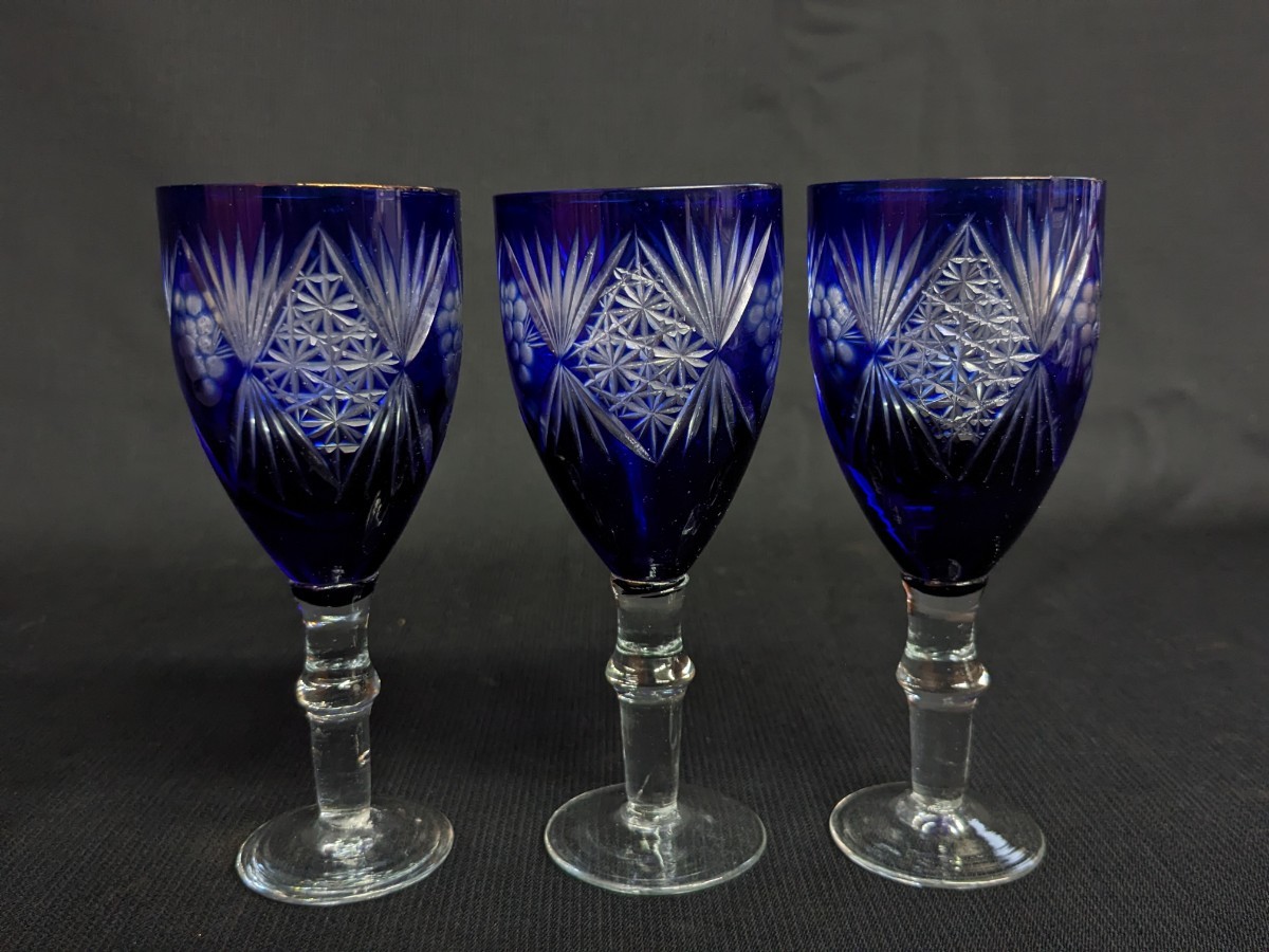 アンティーク 青色被せ切子 ガラス 3客 リキュールグラス ワイングラス 高さ約12.7cm 酒器 高級刻花玻璃器皿_画像3