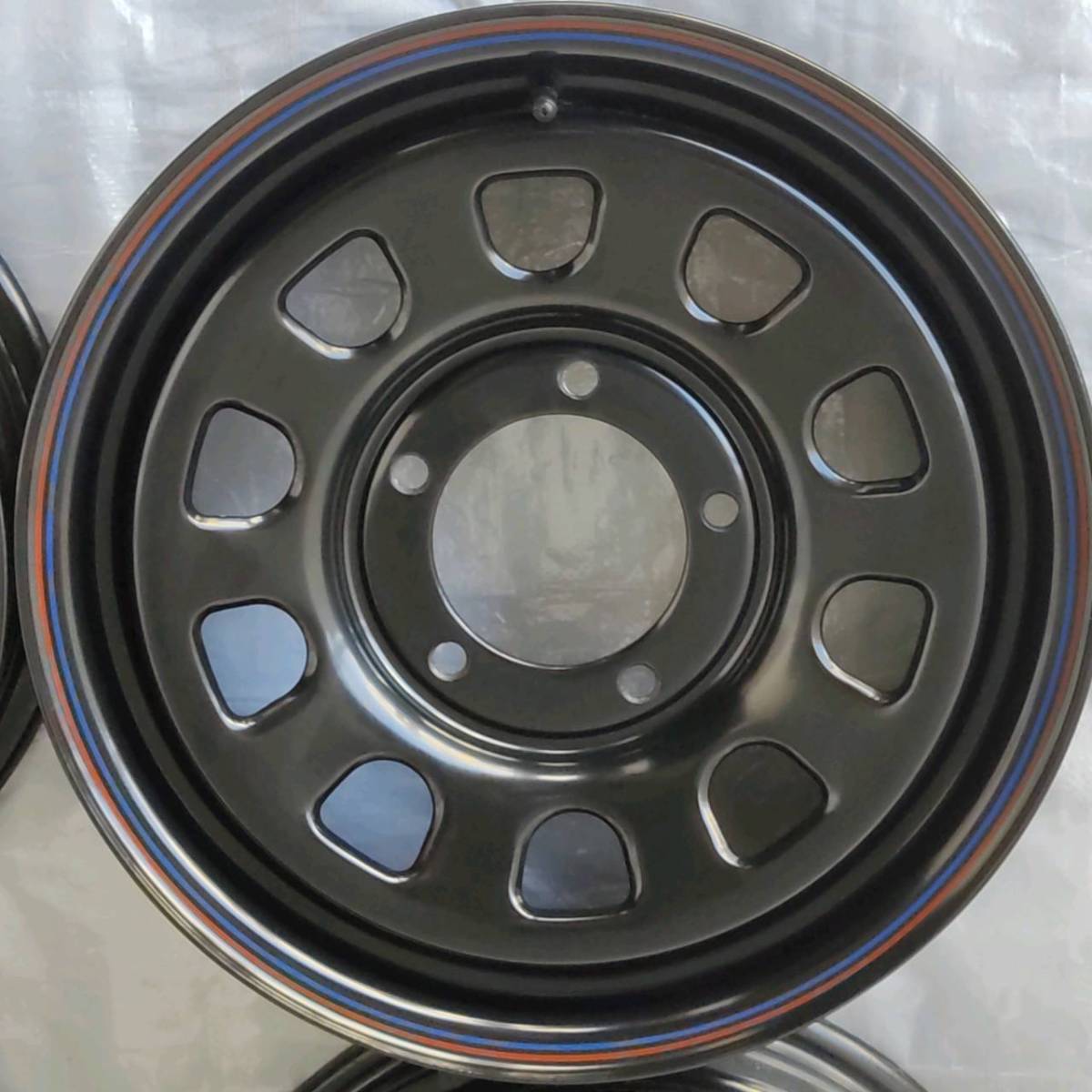 新品 デイトナ 16-5.5J＋20 5-139.7 ブラック タイヤ付4本SET 195R16 トーヨーOPENCOUNTRY M/T-R ジムニー (W2244-0)_画像3