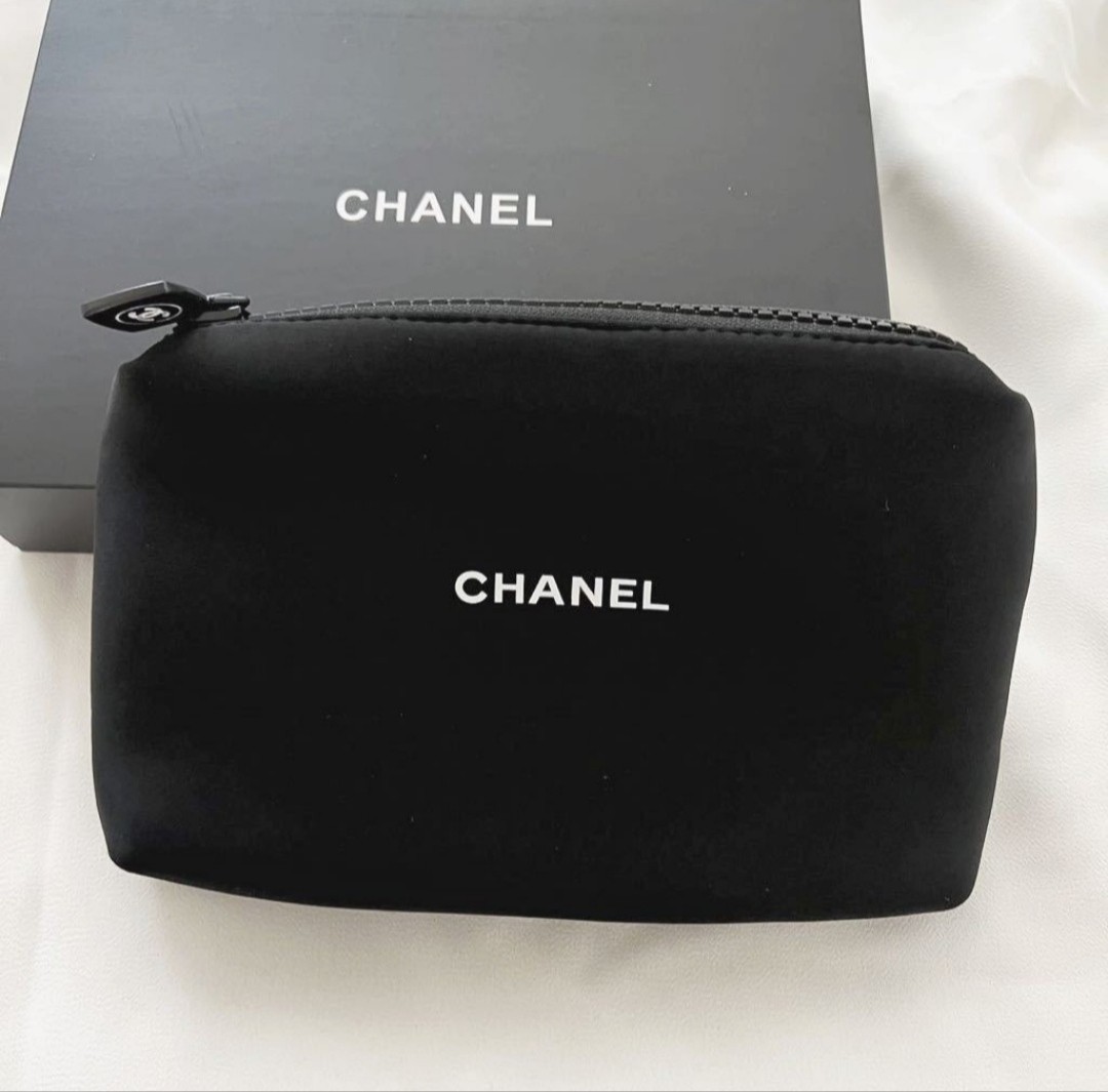 シャネル ノベルティ　ブラック　化粧ポーチ CHANEL　 ロゴ コスメ ブランド 小物入れ　黒　非売品　新品未使用_画像1