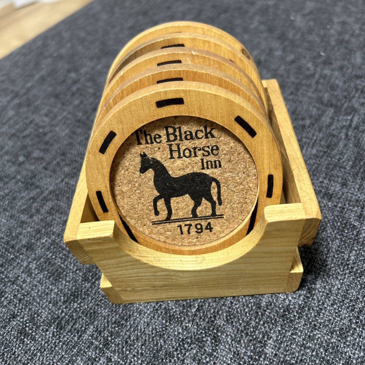 The Black Horse ブラックホース 木製 コースター 5セット_画像1